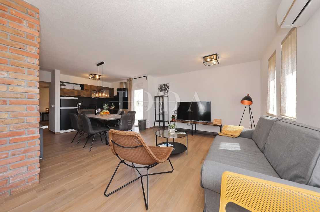 Hiša Seline, Starigrad, 377m2