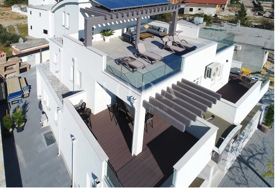 Hiša Seline, Starigrad, 377m2