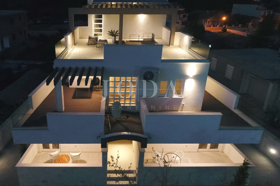 Hiša Seline, Starigrad, 377m2