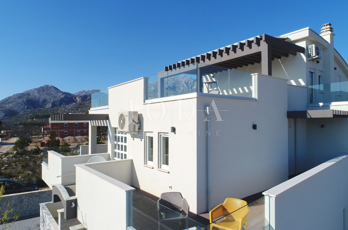 Hiša Seline, Starigrad, 377m2