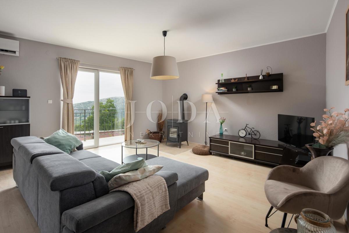 Počitniška hiša z bazenom v Bribirju