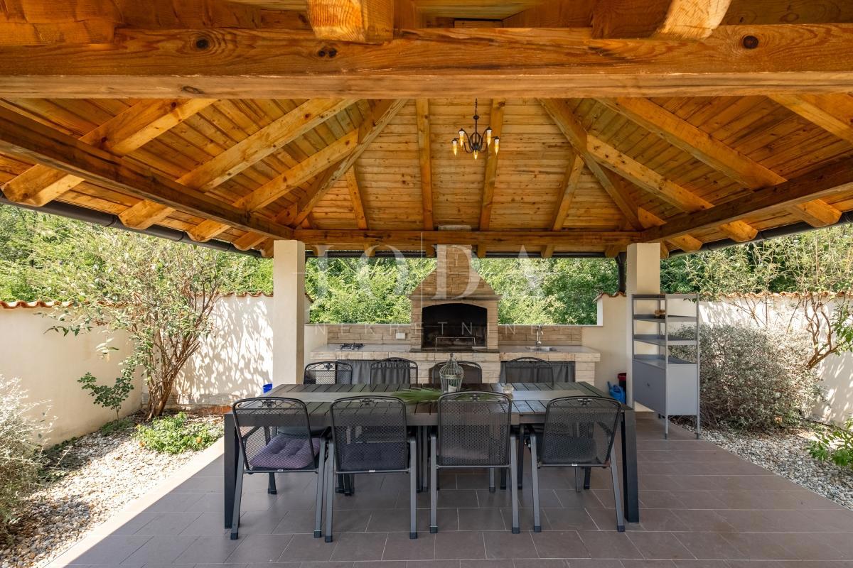 Počitniška hiša z bazenom v Bribirju