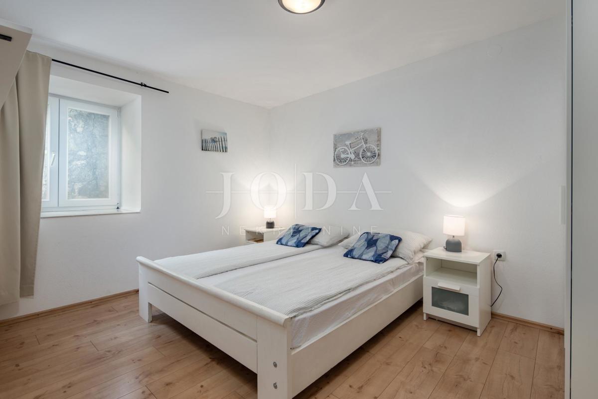 Počitniška hiša z bazenom v Bribirju