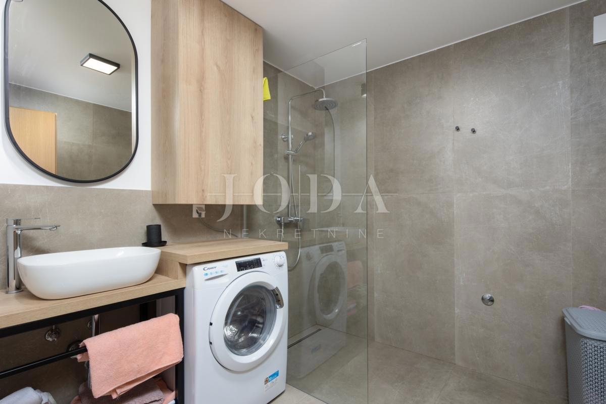 Počitniška hiša z bazenom v Bribirju