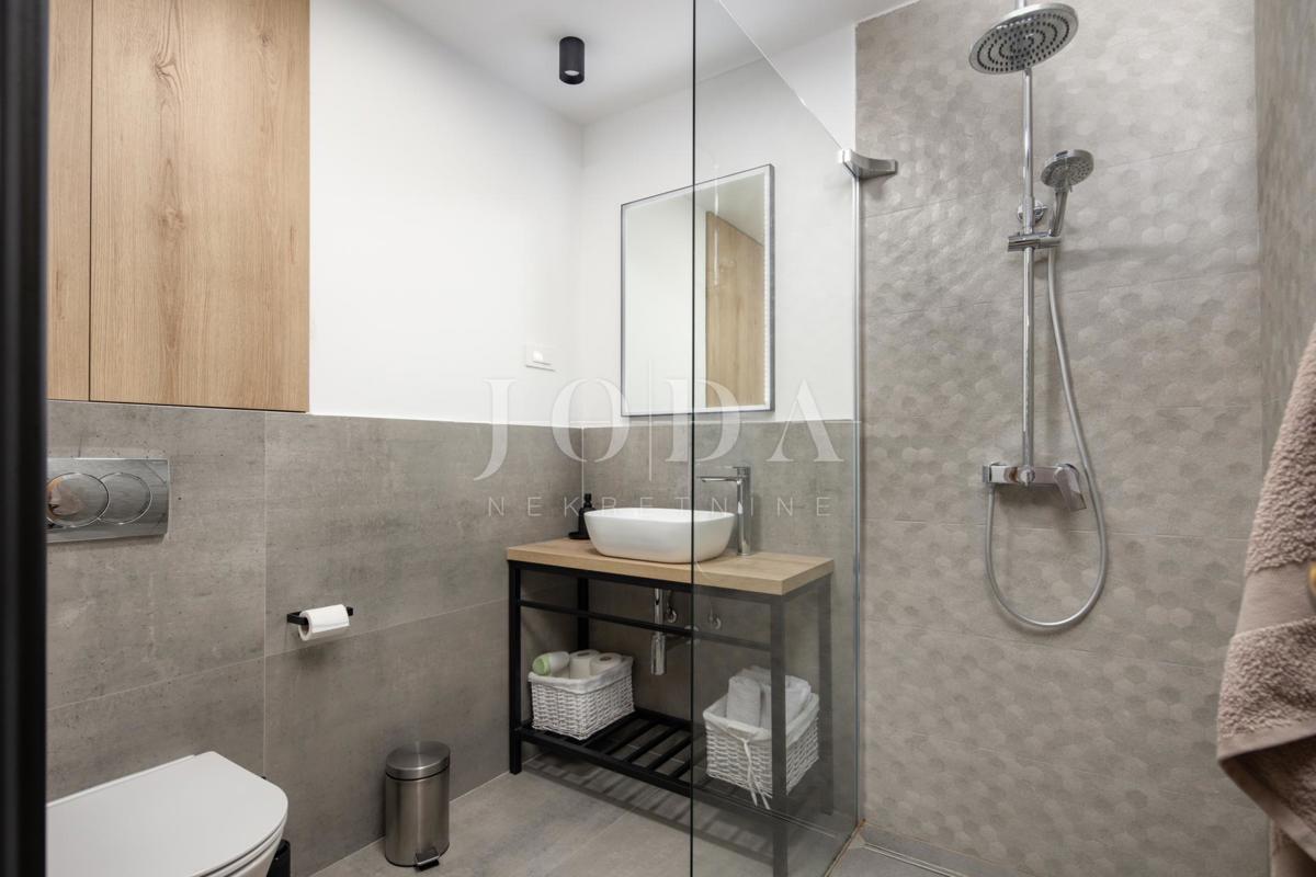 Počitniška hiša z bazenom v Bribirju