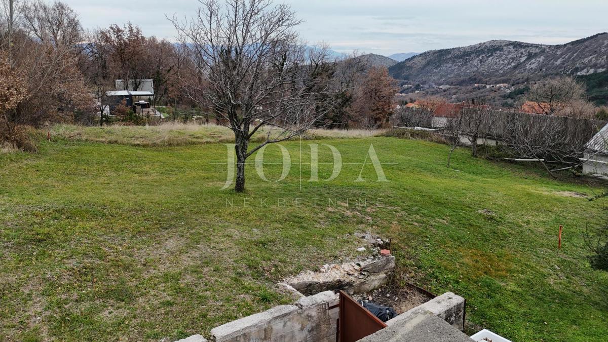 Bribir, zazidljivo zemljišče na iskani lokaciji