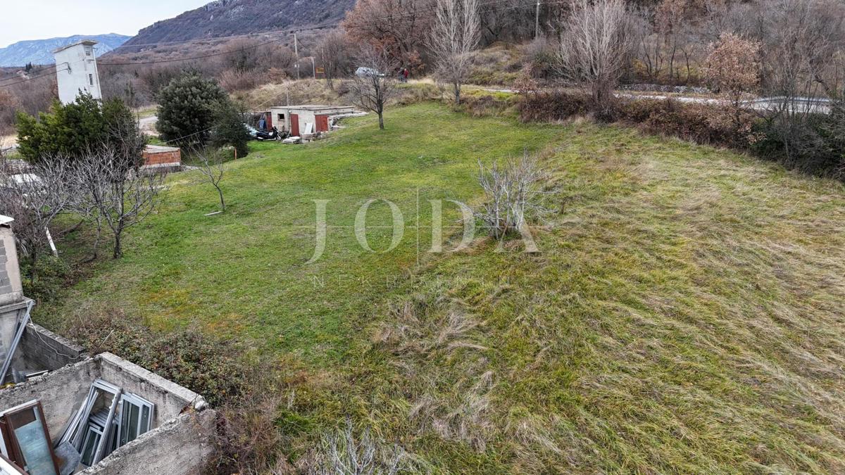 Bribir, zazidljivo zemljišče na iskani lokaciji