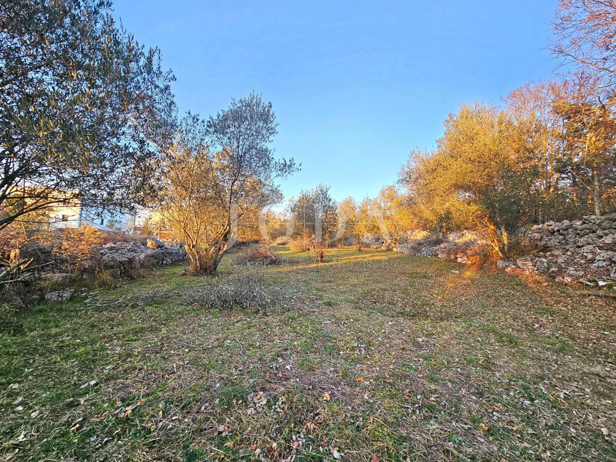 Zazidljivo zemljišče z delnim pogledom na morje