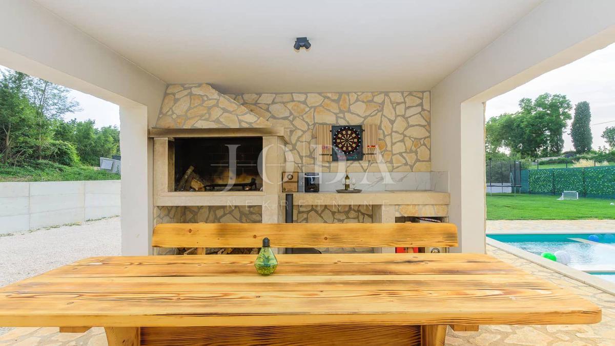 Hiša Svetvinčenat, 243m2