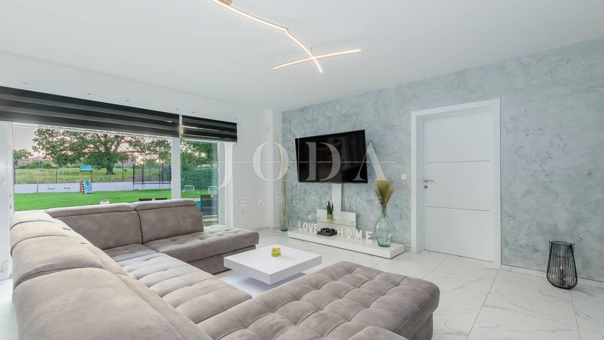 Hiša Svetvinčenat, 243m2