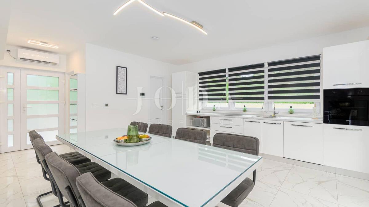 Hiša Svetvinčenat, 243m2