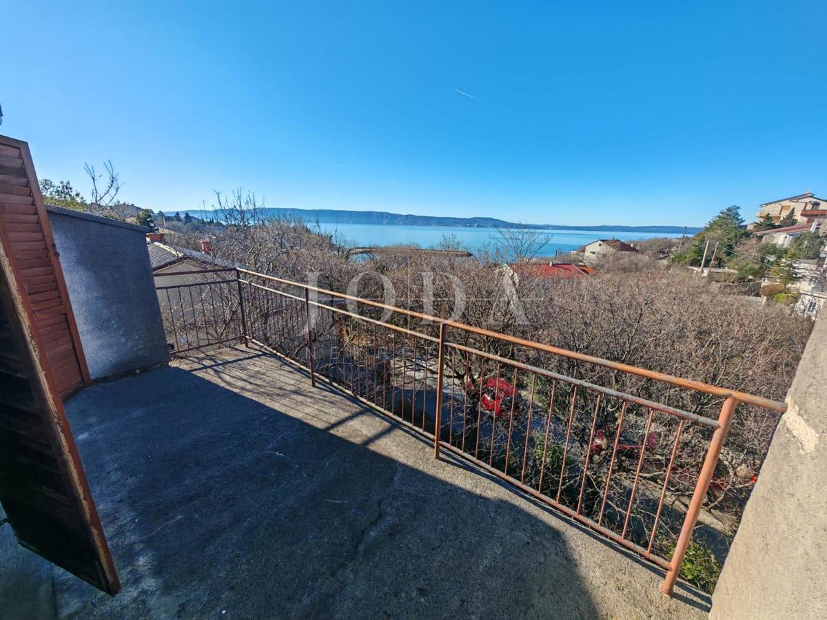 Hiša 100m od morja s 6 stanovanjskimi enotami