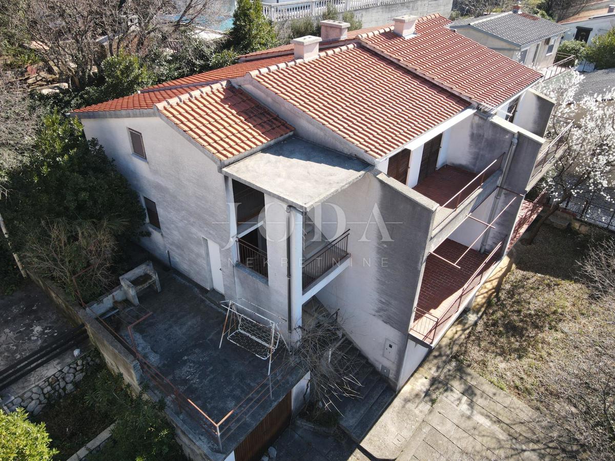 Hiša 100m od morja s 6 stanovanjskimi enotami