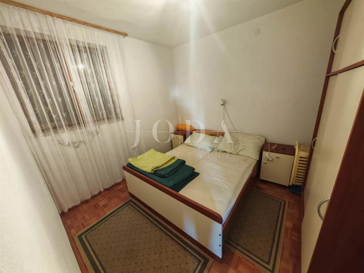 Hiša 100m od morja s 6 stanovanjskimi enotami