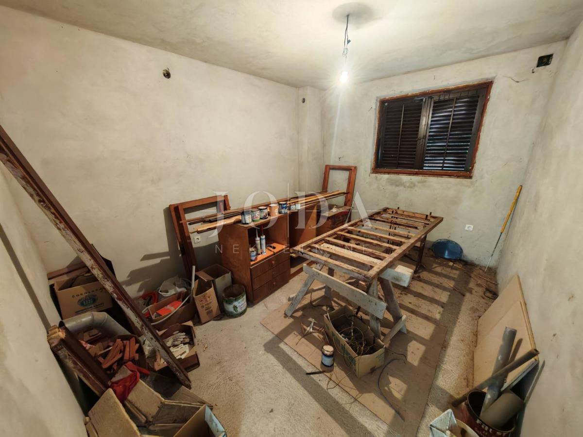 Hiša 100m od morja s 6 stanovanjskimi enotami