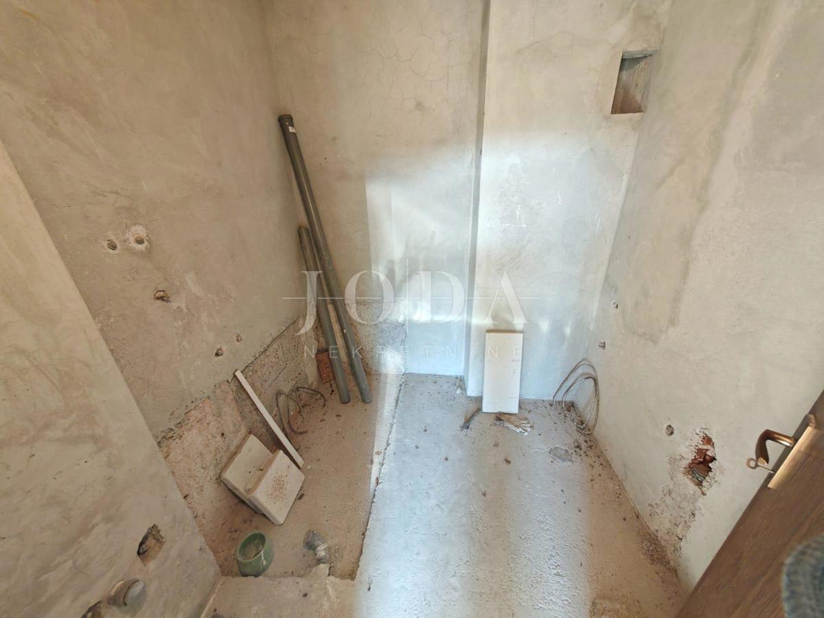 Hiša 100m od morja s 6 stanovanjskimi enotami