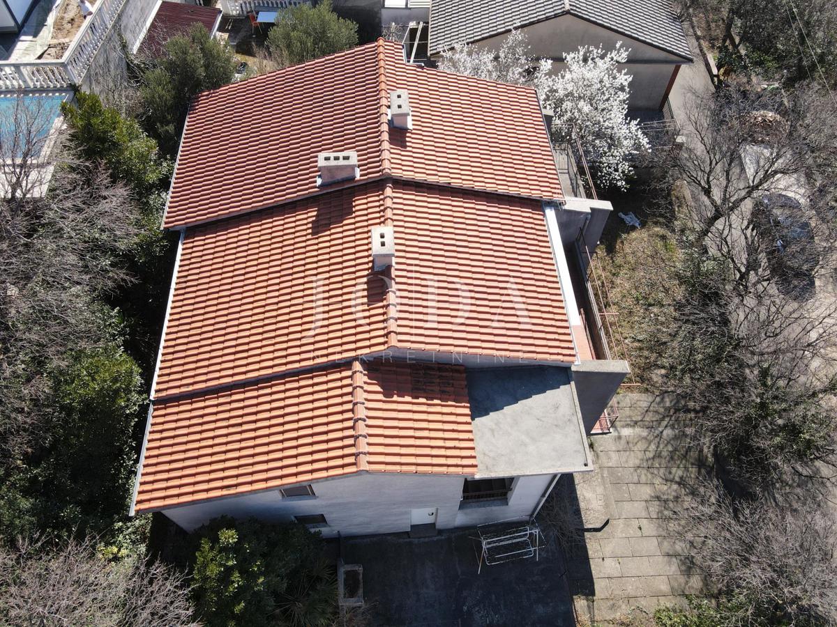 Hiša 100m od morja s 6 stanovanjskimi enotami