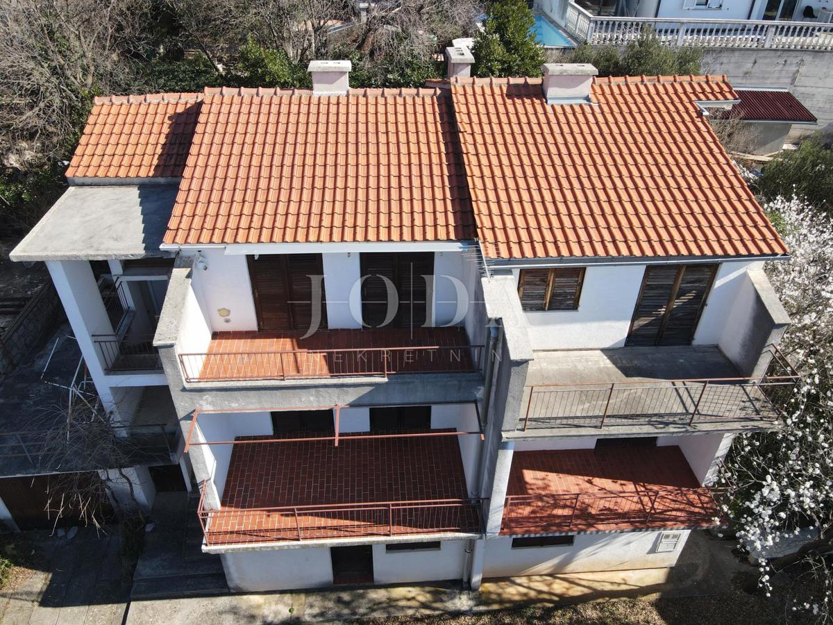 Hiša 100m od morja s 6 stanovanjskimi enotami