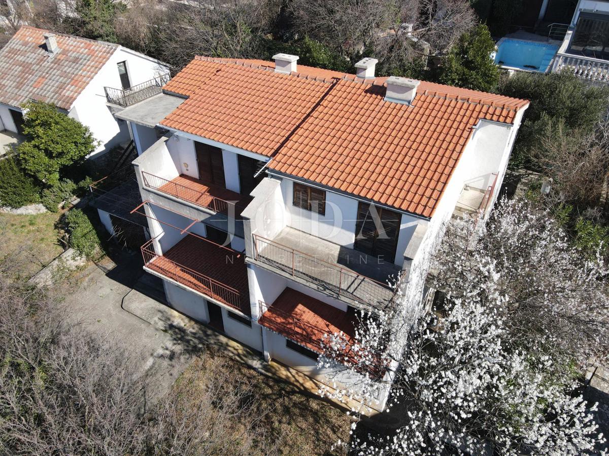 Hiša 100m od morja s 6 stanovanjskimi enotami