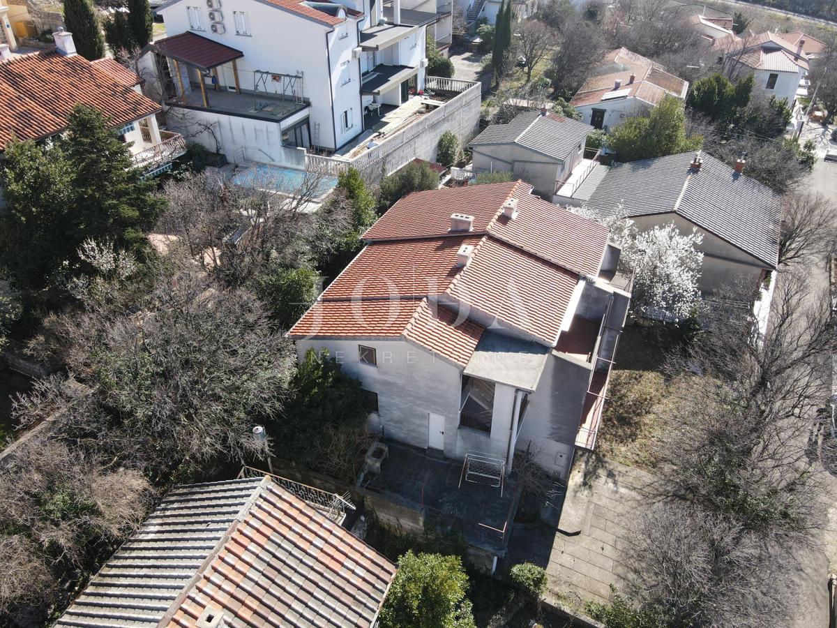 Hiša 100m od morja s 6 stanovanjskimi enotami