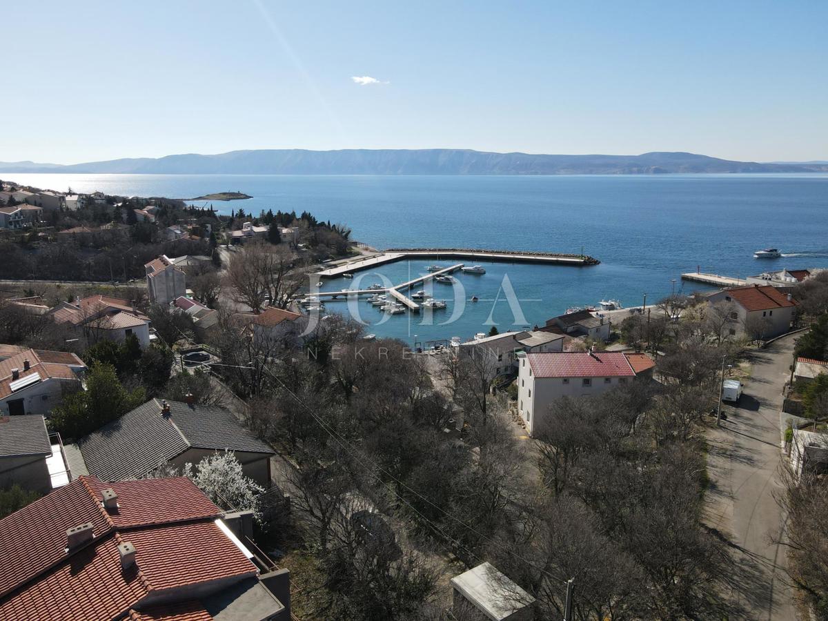 Hiša 100m od morja s 6 stanovanjskimi enotami