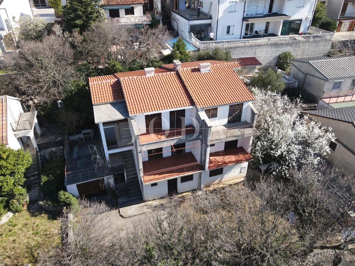 Hiša 100m od morja s 6 stanovanjskimi enotami