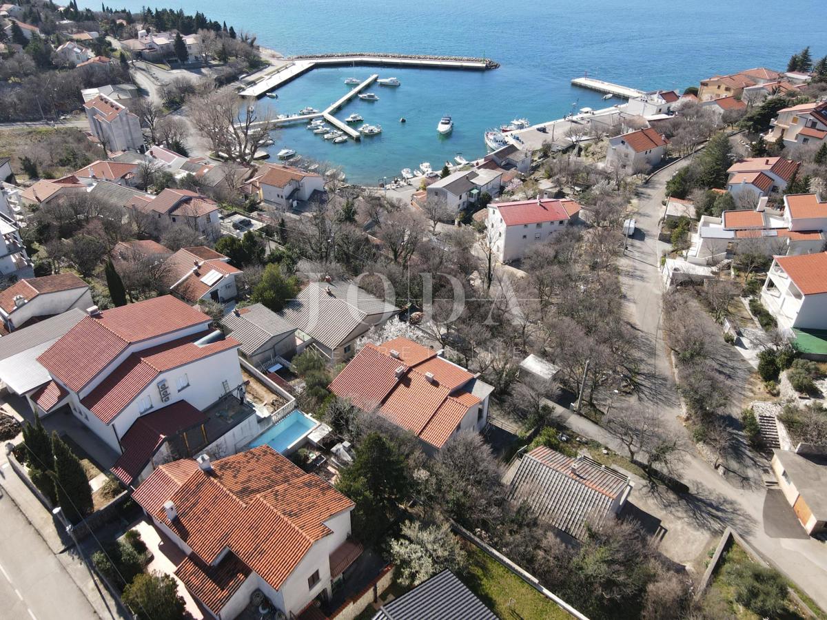 Hiša 100m od morja s 6 stanovanjskimi enotami