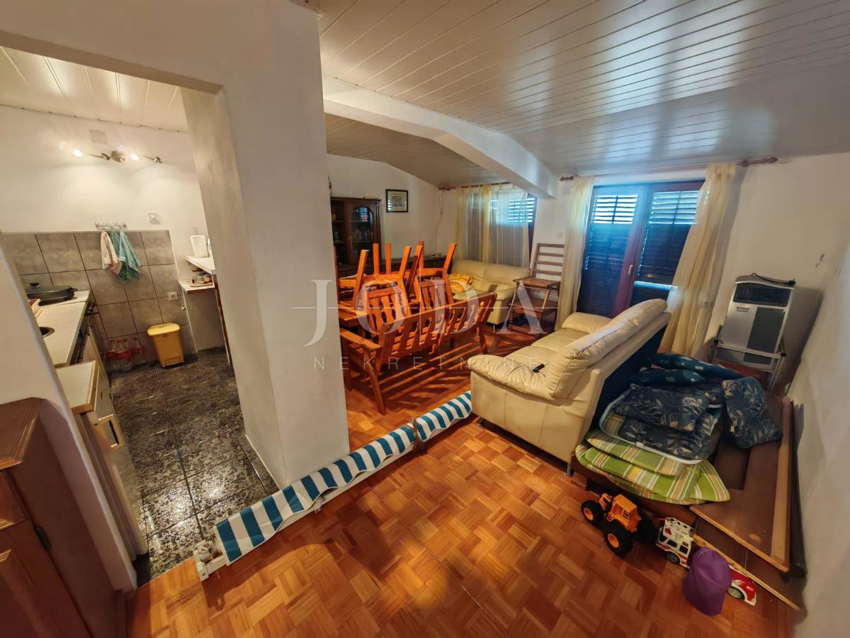 Hiša 100m od morja s 6 stanovanjskimi enotami