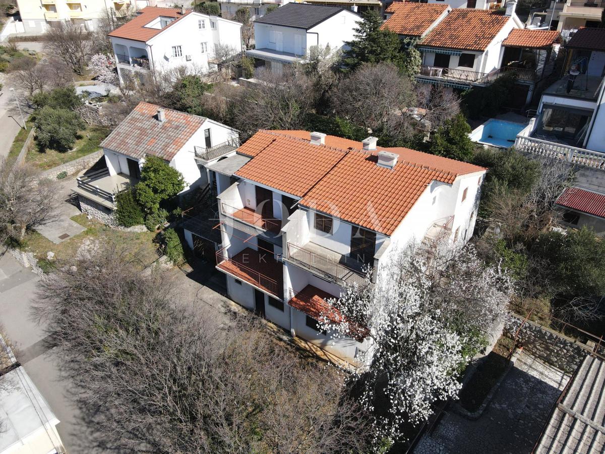 Hiša 100m od morja s 6 stanovanjskimi enotami