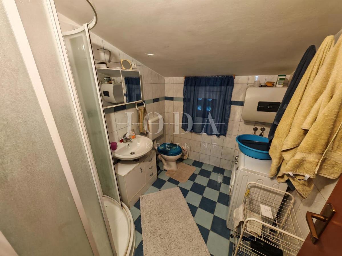 Hiša 100m od morja s 6 stanovanjskimi enotami