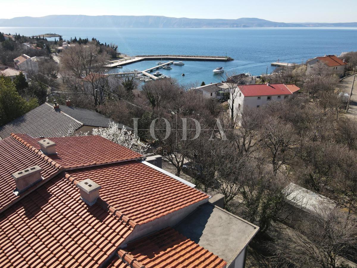 Hiša 100m od morja s 6 stanovanjskimi enotami