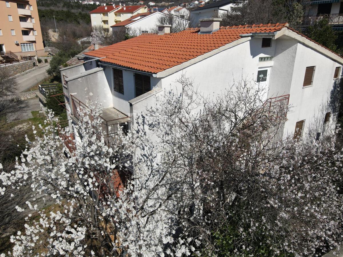 Hiša 100m od morja s 6 stanovanjskimi enotami