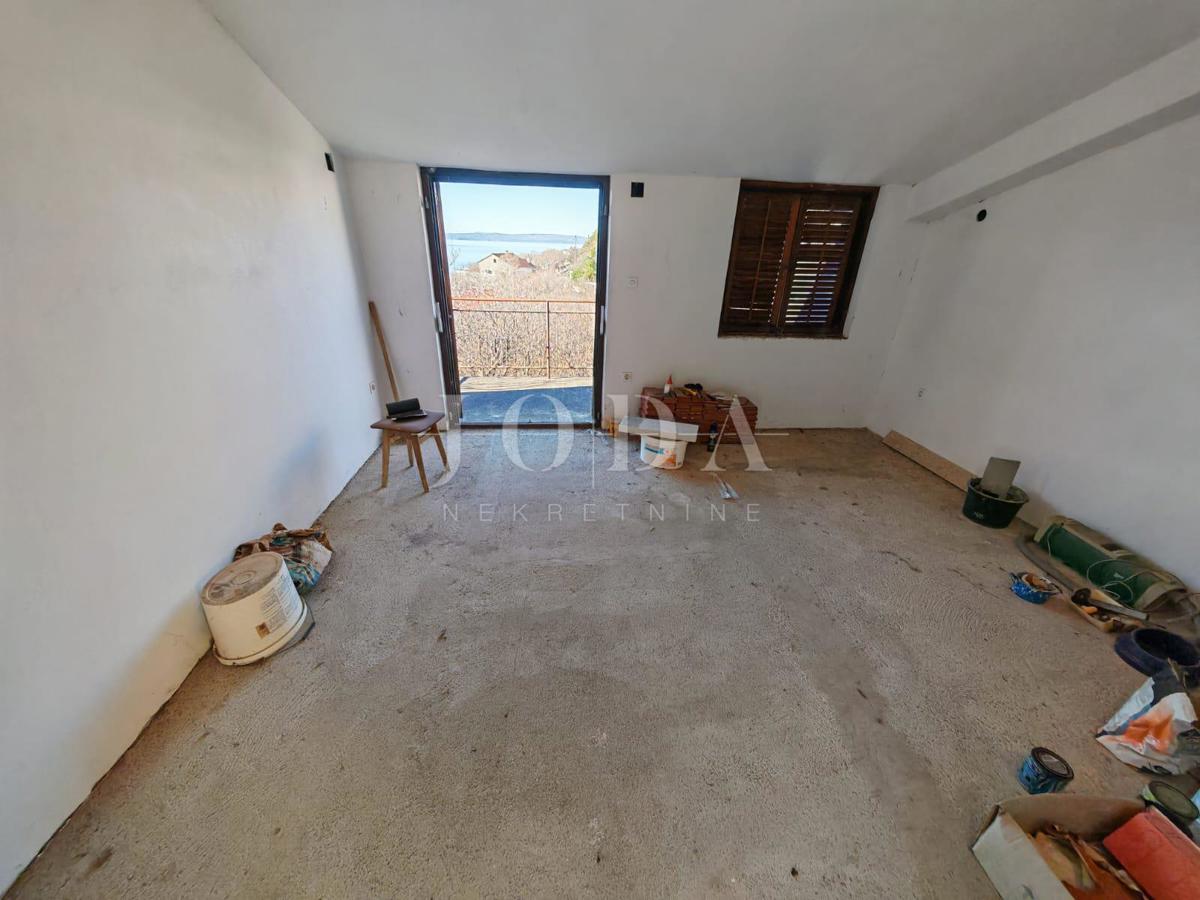 Hiša 100m od morja s 6 stanovanjskimi enotami