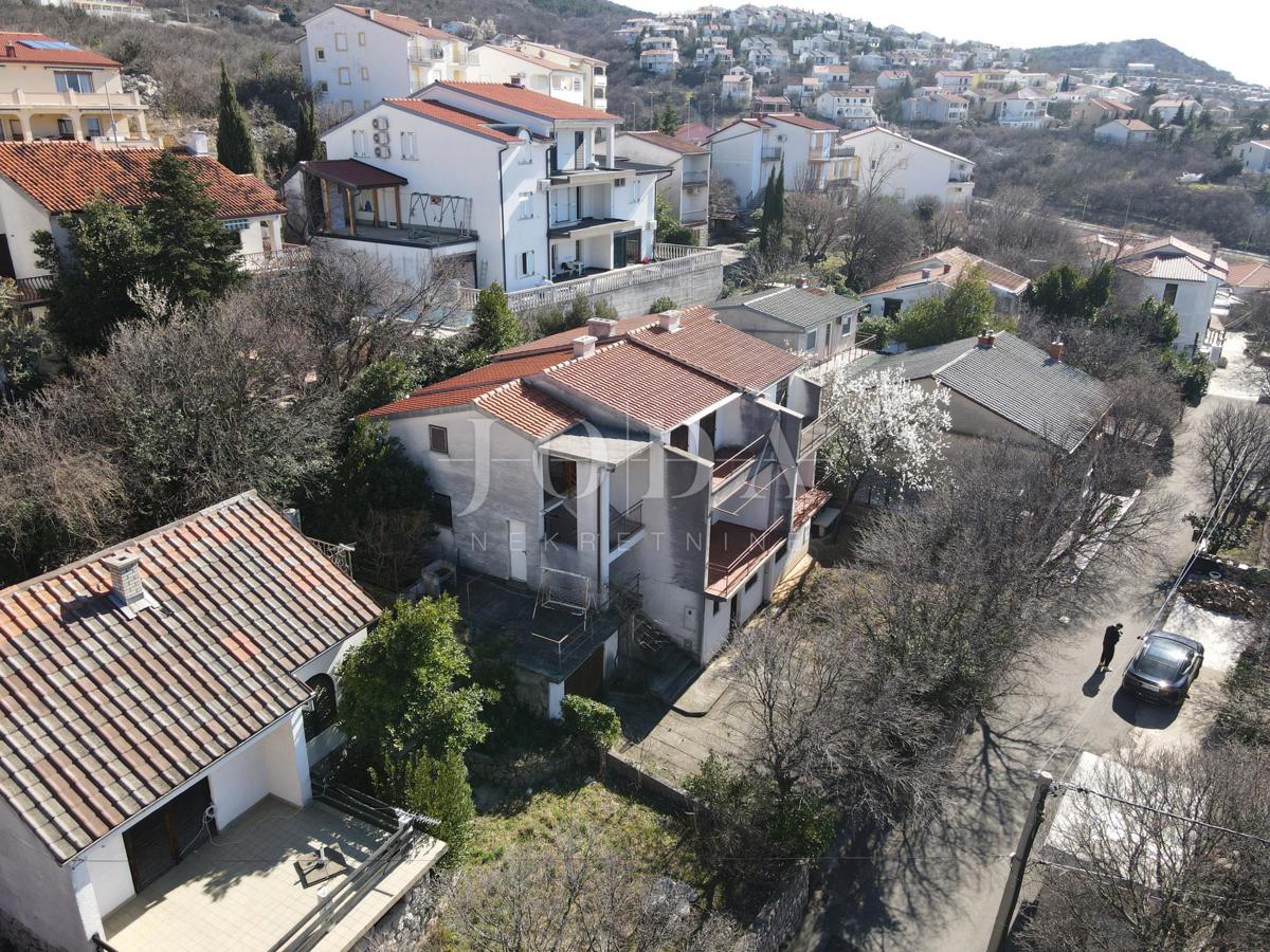 Hiša 100m od morja s 6 stanovanjskimi enotami