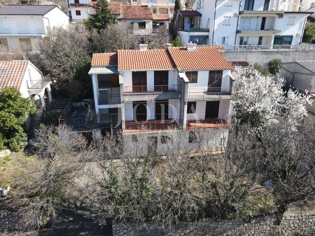 Hiša 100m od morja s 6 stanovanjskimi enotami