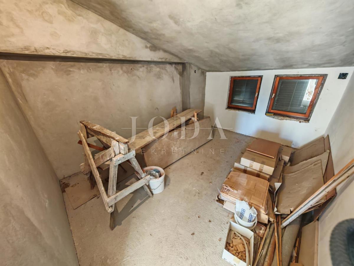 Hiša 100m od morja s 6 stanovanjskimi enotami