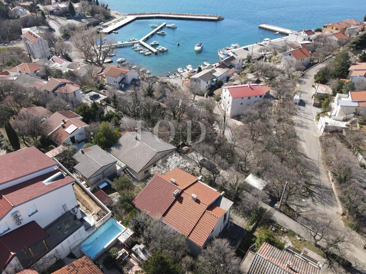 Hiša 100m od morja s 6 stanovanjskimi enotami