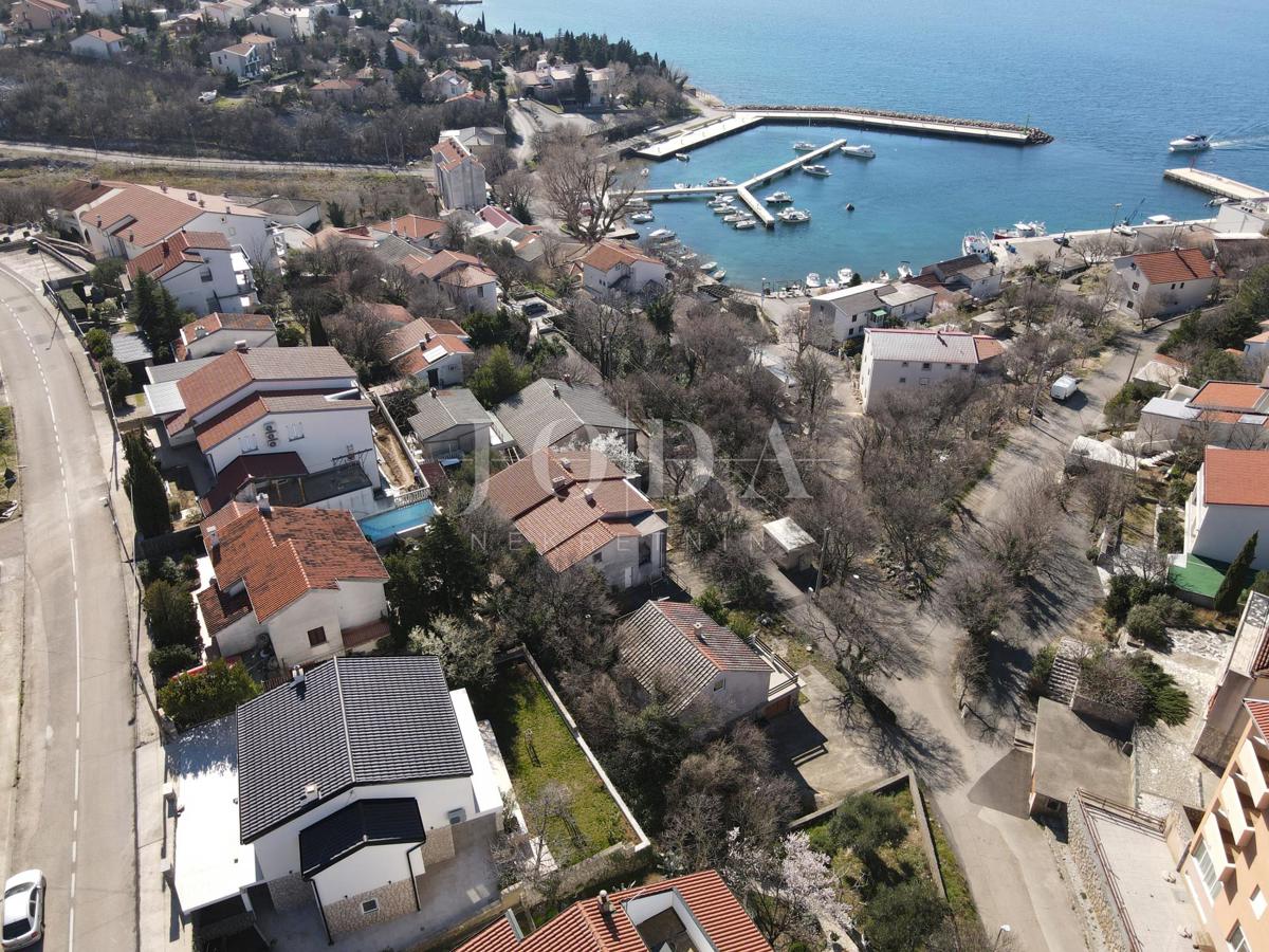 Hiša 100m od morja s 6 stanovanjskimi enotami