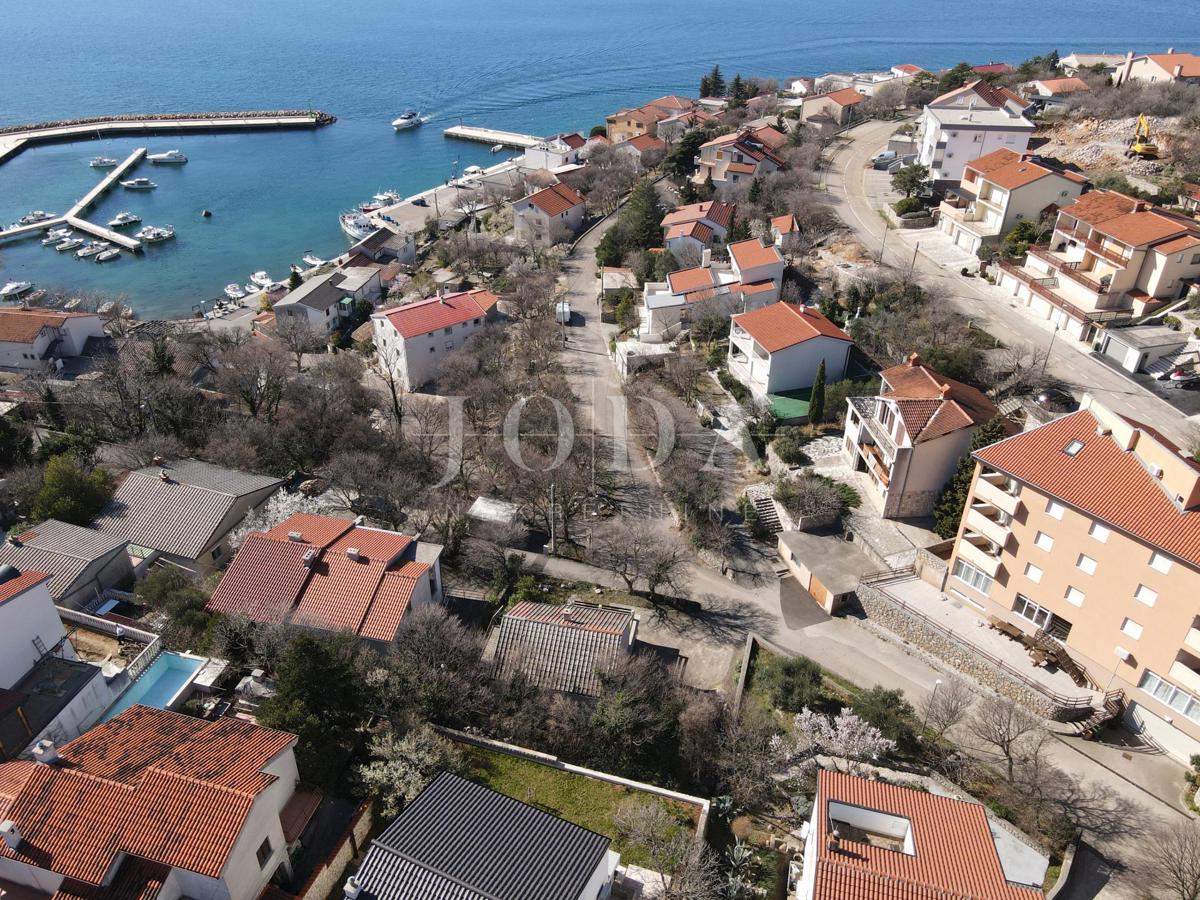 Hiša 100m od morja s 6 stanovanjskimi enotami