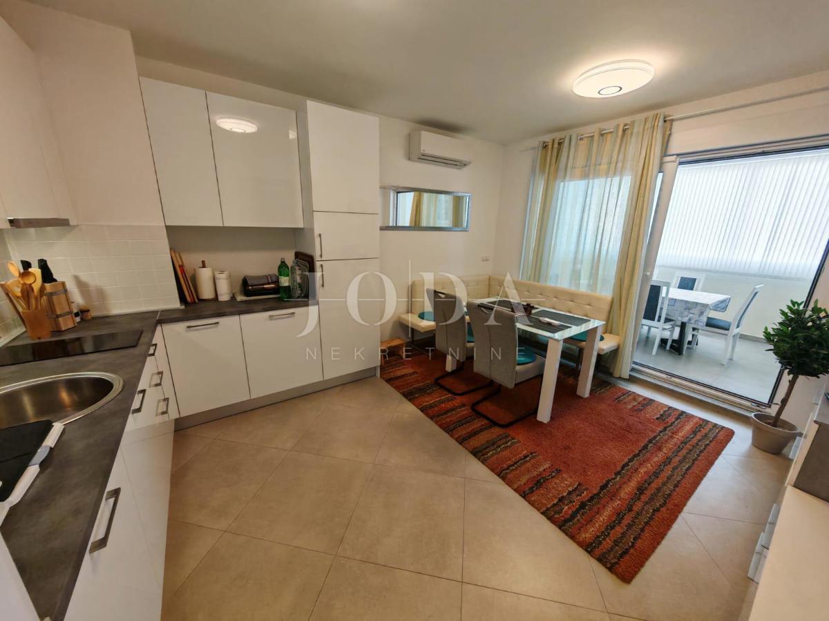 Apartma z vrtom in pogledom na morje