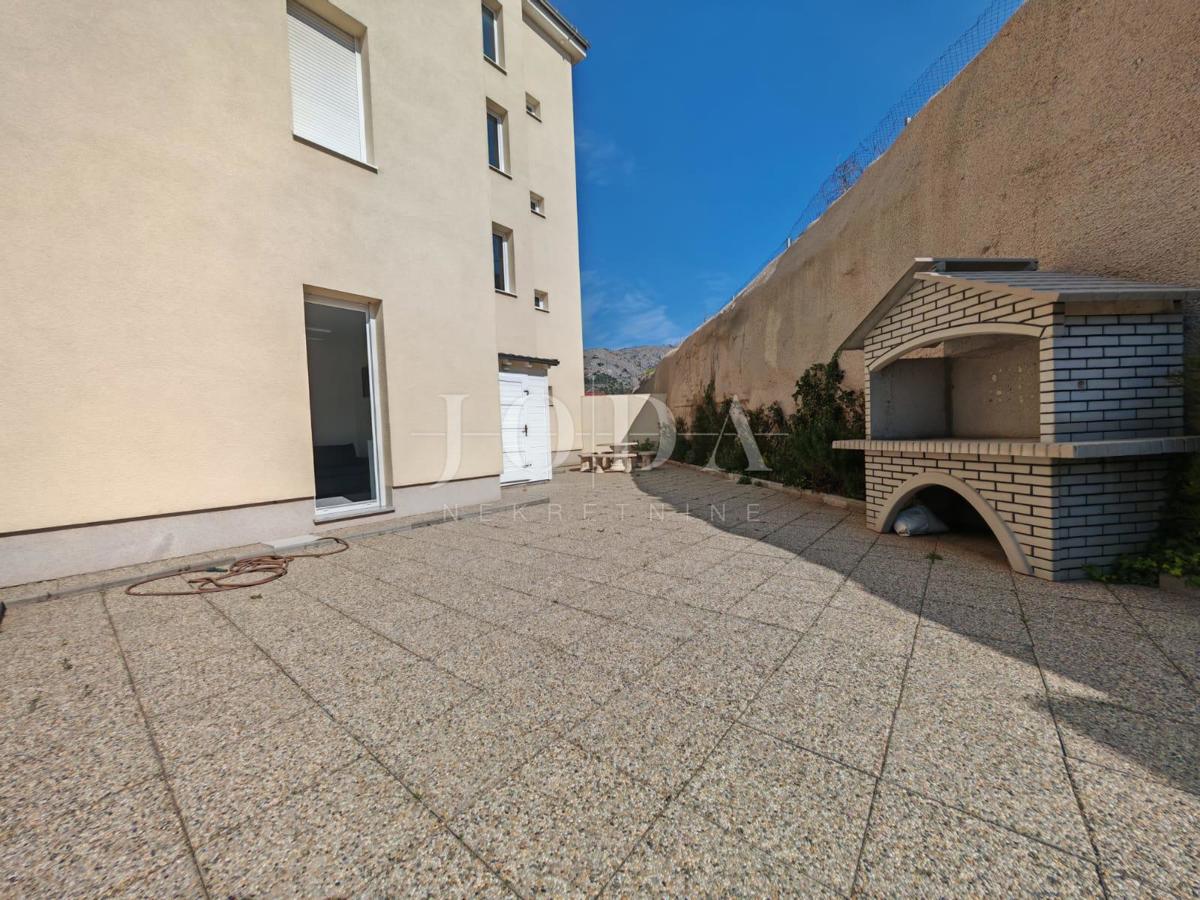 Apartma z vrtom in pogledom na morje