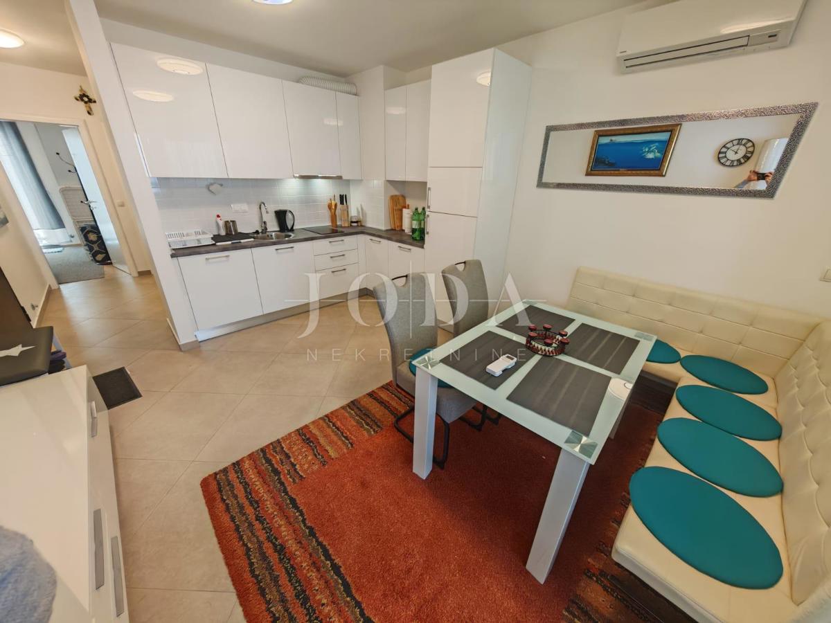 Apartma z vrtom in pogledom na morje