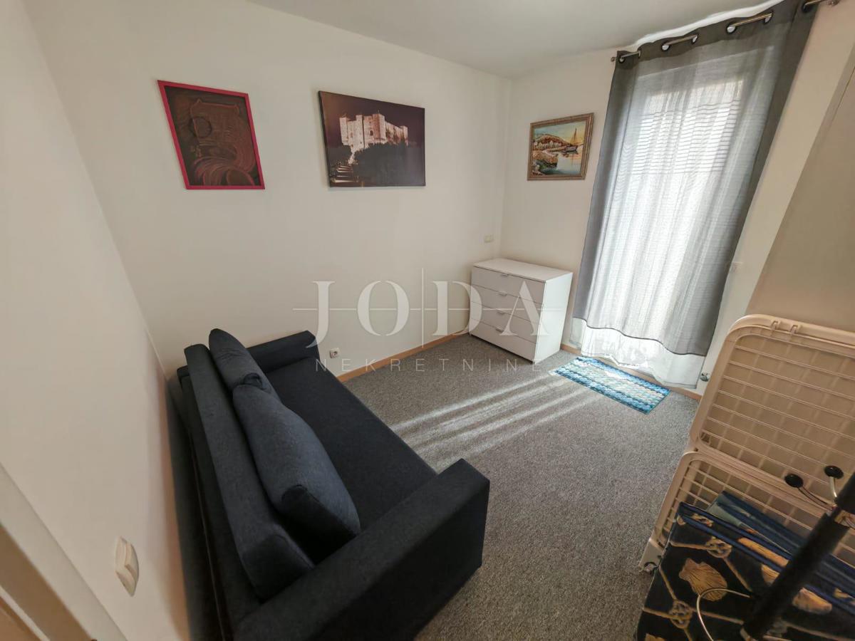 Apartma z vrtom in pogledom na morje