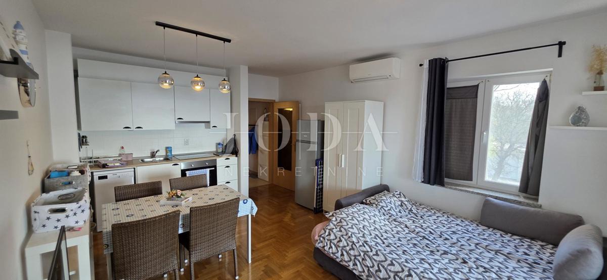 Stanovanje Dramalj 39,40 m² | pogled na morje | parkirno mesto | vrt | popolnoma opremljeno | mirna lokacija