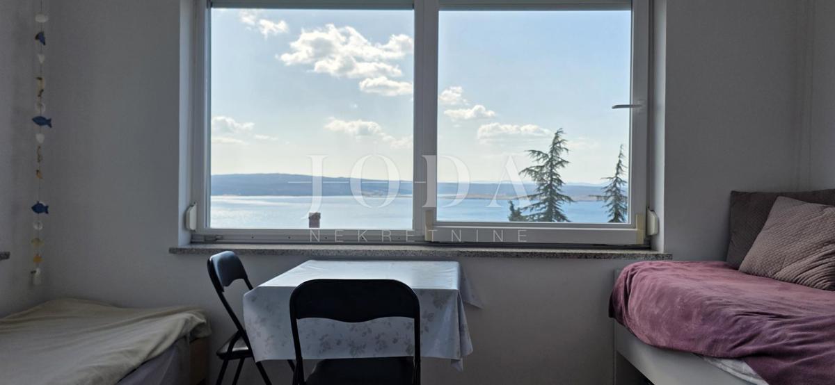 Stanovanje Dramalj 39,40 m² | pogled na morje | parkirno mesto | vrt | popolnoma opremljeno | mirna lokacija