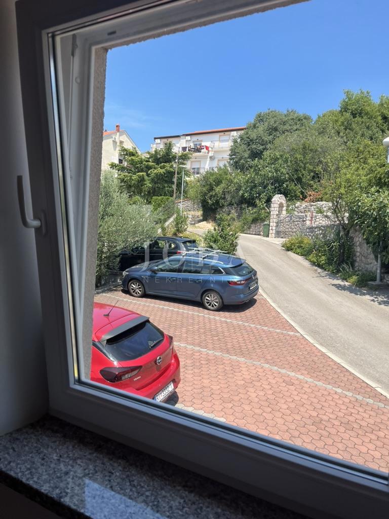 Stanovanje Dramalj 39,40 m² | pogled na morje | parkirno mesto | vrt | popolnoma opremljeno | mirna lokacija