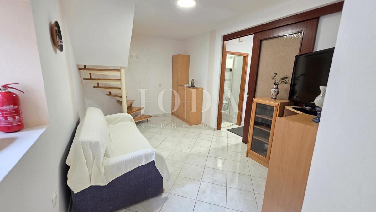 Hiša Jablanac, Senj, 52m2