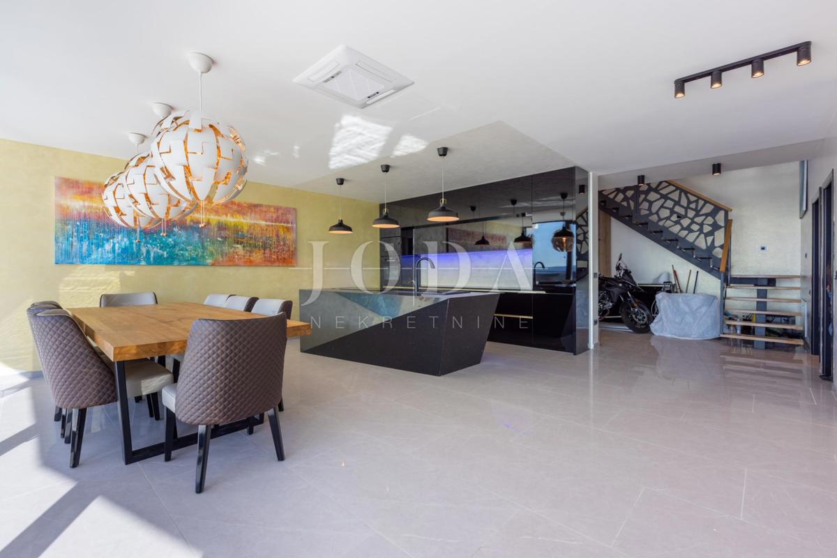 Hiša Crikvenica, 300m2