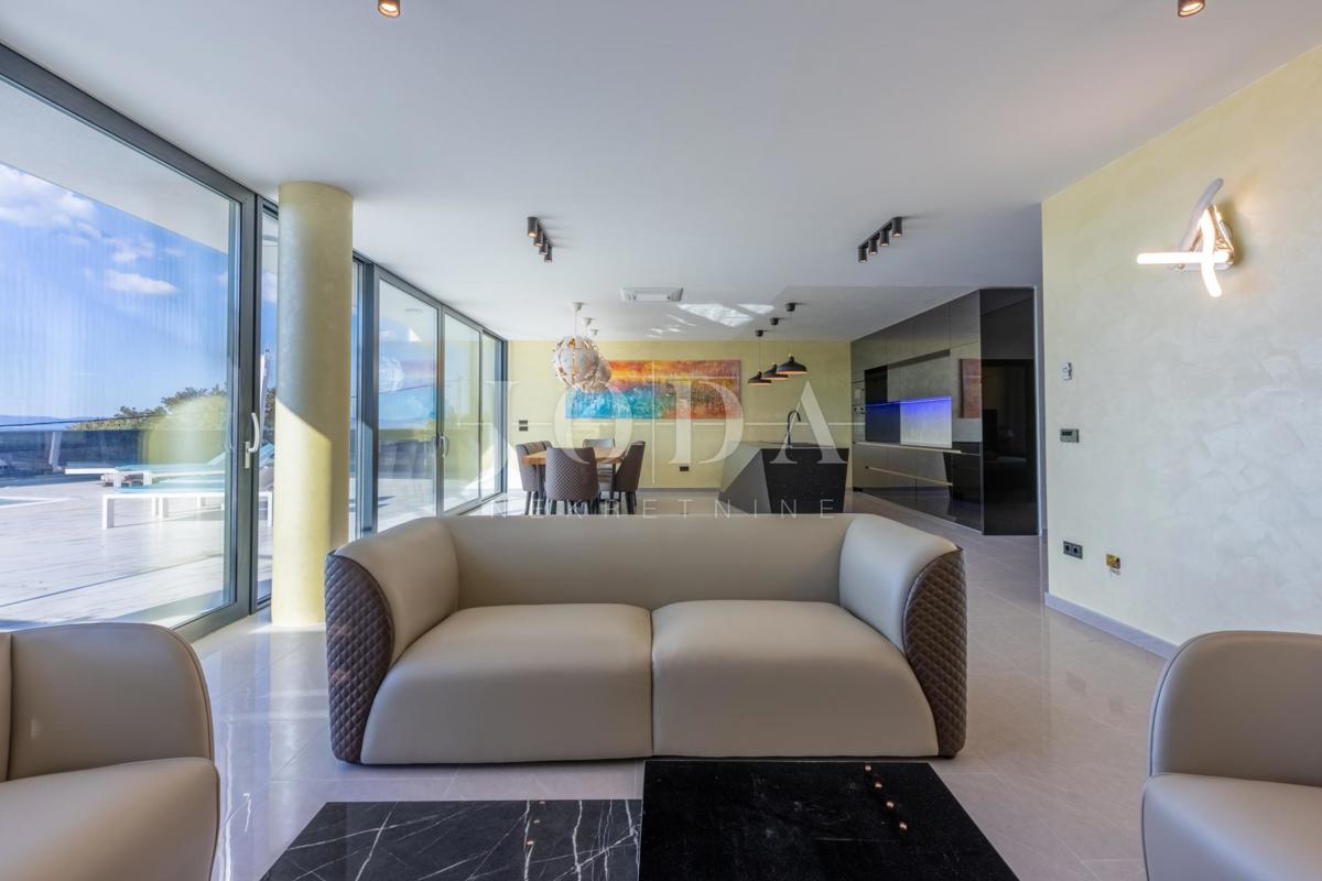 Hiša Crikvenica, 300m2
