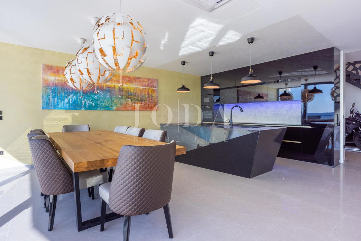 Hiša Crikvenica, 300m2
